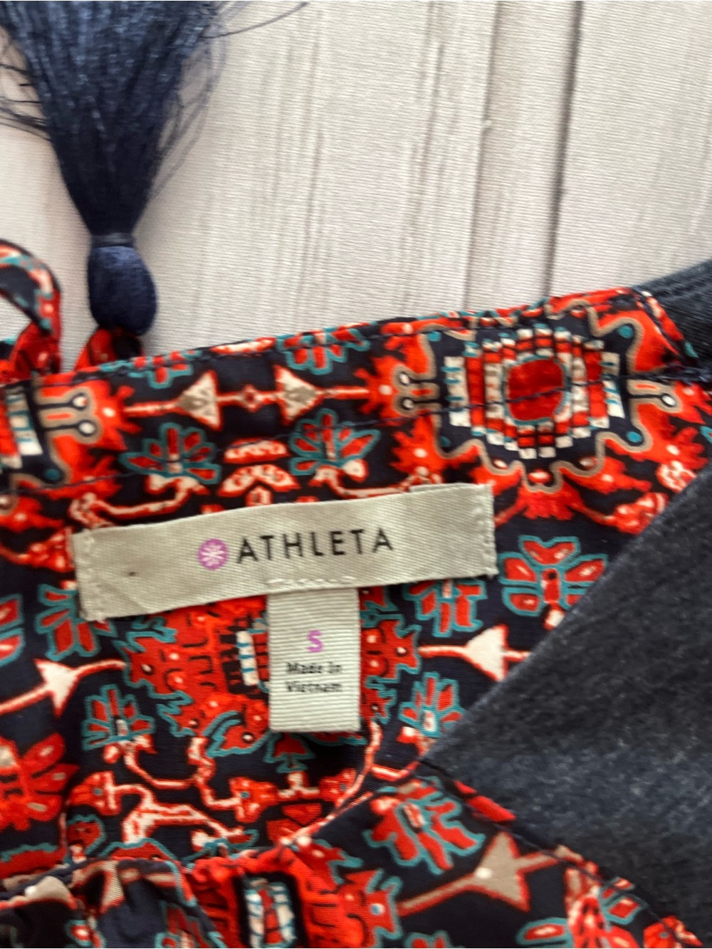Women’s Athleta printed Martinique red blue faux wrap keyhole tie back. Small - Picture 9 of 16